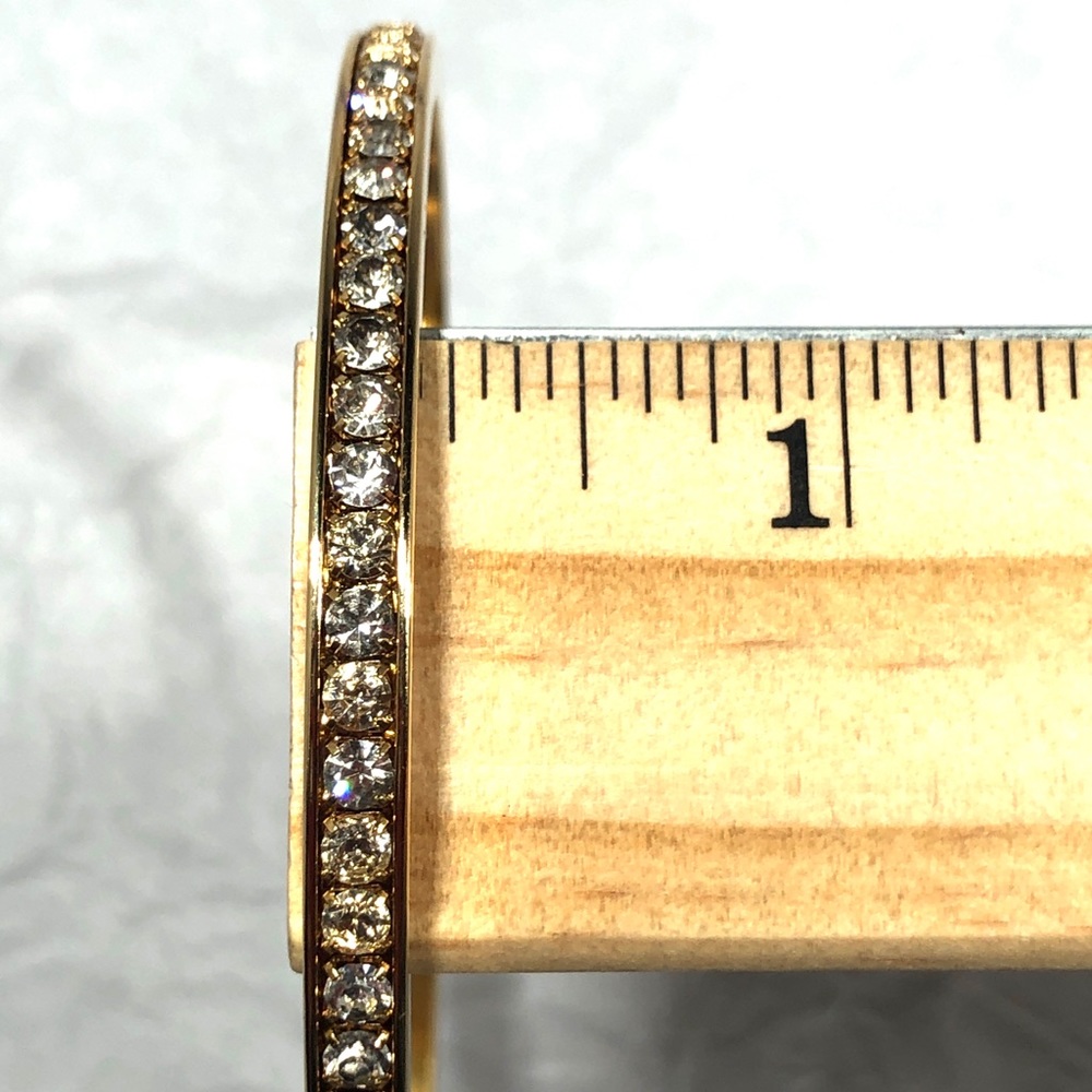 BRACELET - GOLD-TONE CIRCLE with 69 RHINESTONES. - Picture 6 of 6